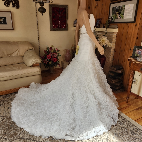 NWT Jasmine Bridal Ivory Wedding Gown | Style T394 | Size 6  - Picture 2 of 16